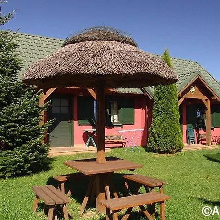 Bungalowy Marina Lodge *